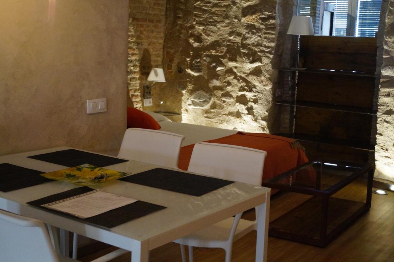 Onyar Apartments Rambla De La Llibertat 27 ชีโรนา ภายนอก รูปภาพ